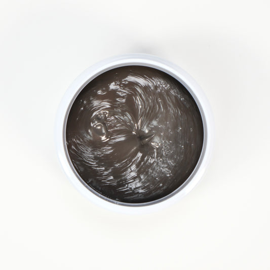 Wizard Wax™ Dark brown hårvoks – hårvoks med farve.
GainerHair’s nye Wizard Wax er udviklet med en banebrydende formel, der kombinerer stærkt hold, naturlig pleje og avanceret farveteknologi.